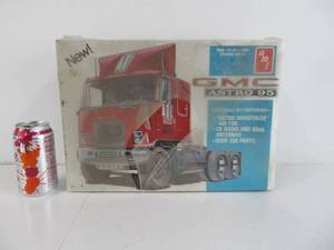 lot 9 image: Vintage AMT Semi Truck GMC Astro 95