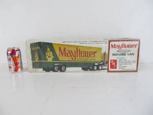 lot 11 image: Larger Vintage AMT Mayflower Moving Van Semi Trailer