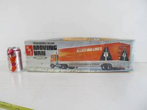 lot 12 image: Large AMT TrailmobileAllied Moving Van Semi Trailer