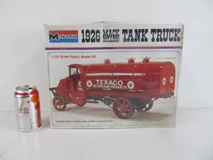 lot 17 image: Monogram 1926 Mack Bulldog TEXACO Tank Truck