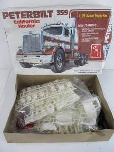 lot 20 image: Vintage AMT Peterbilt 359 California Hauler Semi