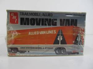 lot 21 image: Large AMT TrailmobileAllied Moving Van Semi Trailer