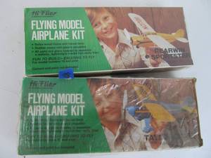 lot 38 image: 2 Vintage Hi-Flier Flying Model Airplane Kits