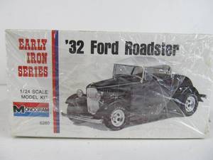 lot 58 image: Monogram Early Iron Series 32 Ford Roadster