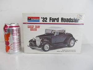 lot 65 image: Monogram Early Iron Series 32 Ford Roadster