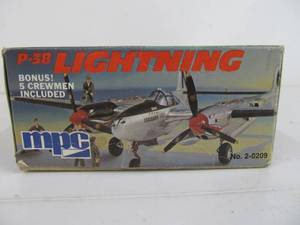lot 84 image: MPC P-38 Lightning 