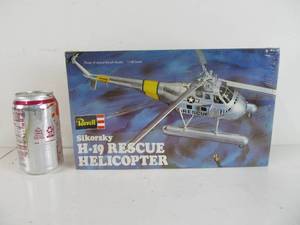 lot 98 image: Vintage Revell Sikorsky H-19 Rescue Helicopter