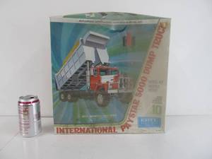 lot 103 image: Vintage ERTL International PayStar 5000 Dump Truck