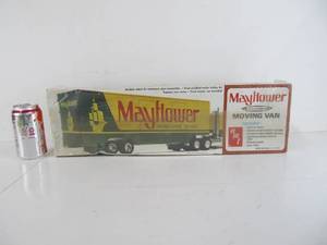 lot 105 image: Larger Vintage AMT Mayflower Moving Van Semi Trailer