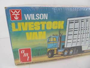 lot 106 image: Larger Vintage AMT Wilson Livestock Van Semi Trailer