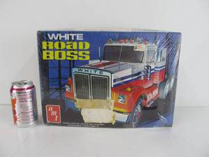 lot 110 image: Vintage AMT White Road Boss Semi Tractor