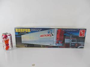 lot 111 image: Larger AMT Watkins Reefer Semi Trailer