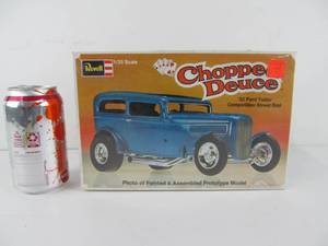 lot 129 image: Vintage Revell Chipped Deuce 32 Ford Tudor Competition Street Rod