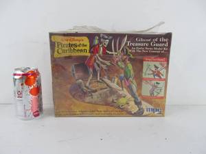 lot 160 image: MPC Walt Disneys Pirates of the Caribbean Ghost of the Treasure Guard Scene