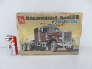 lot 206 image: Vintage AMT Peterbilt 359 California Hauler Semi Tractor