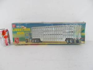 lot 213 image: Larger Vintage AMT Wilson Livestock Van Semi-Trailer