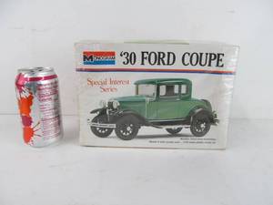 lot 232 image: Vintage Monogram Special Interest Series 30 Ford Coupe