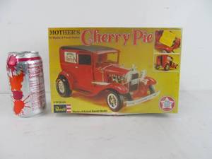 lot 244 image: Vintage Revell Mothers Cherry Pie 31 Model A