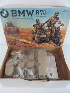 lot 257 image: Large Vintage BMW R75 Military Motorcycle wSidecar
