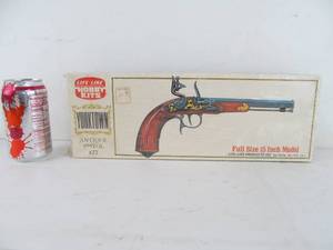 lot 261 image: Vintage Life-Like Hobby Kits Yorktown Antique Pistol Kit