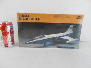 lot 298 image: Vintage Testors F-104A Starfighter