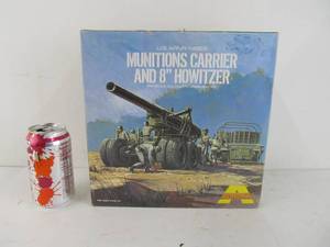 lot 313 image: Vintage Aurora U.S. Army M8E2 Munitions Carrier and 8 Howitzer