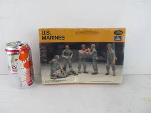 lot 320 image: Vintage Testors U.S. Marines