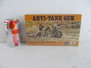 lot 352 image: Vintage Revell Russian 76mm Anti-Tank Gun