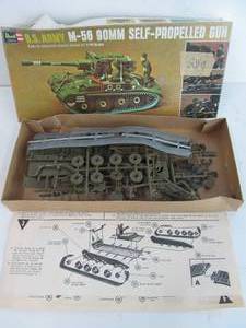 lot 363 image: Vintage Revell U.S. Army M-56 90mm Self-Propelled Gun