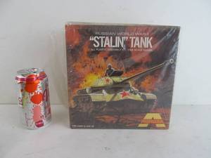lot 359 image: Vintage Aurora Russian WWII Stalin Tank