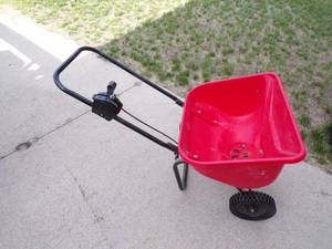 lot 4 image: Fertilizer Spreader
