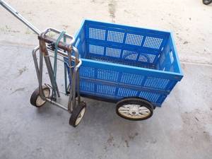 lot 8 image: Blue Cart & Metal Cart