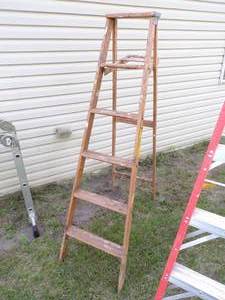 lot 14 image: 5 Wooden Step Ladder