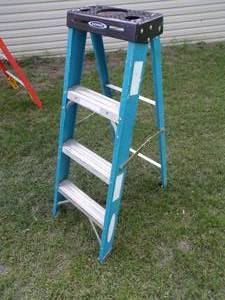 lot 16 image: 4 Fiberglass Step Ladder-Werner