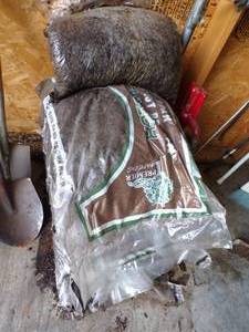 lot 22 image: 6 Bags of Brown Mulch