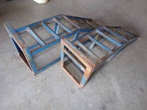 lot 25 image: Lawn mower Ramps