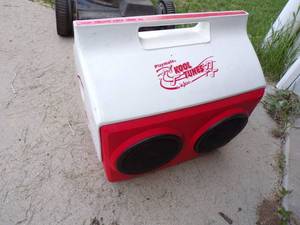 lot 30 image: Cool Tunes Cooler