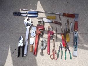 lot 40 image: Assortment of Tools -Pipe wrenches