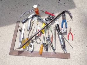 lot 54 image: Assorted Tool - Crowbar