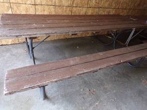 lot 67 image: 8 Picnic Table