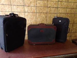lot 73 image: 3 Pieces of Luggage