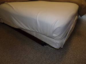 lot 83 image: Twin Electric Bed w headboard Free mattress