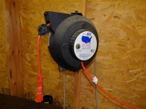 lot 93 image: Retractable cord holder - BRING TOOLS to Remove