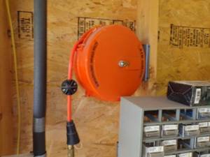 lot 94 image: Air hose Reel - BRING TOOLS to Remove