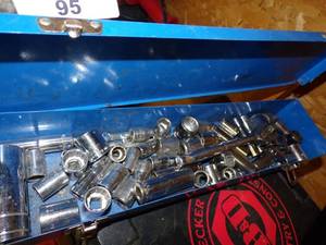 lot 95 image: 38 Sockets with case