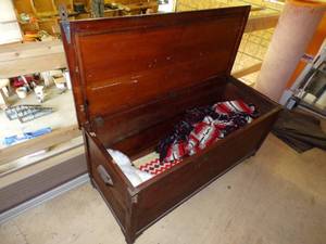 lot 101 image: Wood Trunk Hope Crest