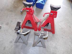lot 112 image: 2 sets of Jack stands
