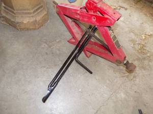 lot 113 image: 2 Ton Jack