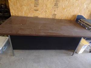 lot 118 image: Metal Desk has a Glass top to go with it