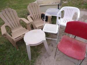 lot 123 image: 5 Chairs and Table